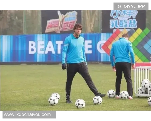 足球明星卡卡亲授画画技巧轻松学会足球艺术创作方法